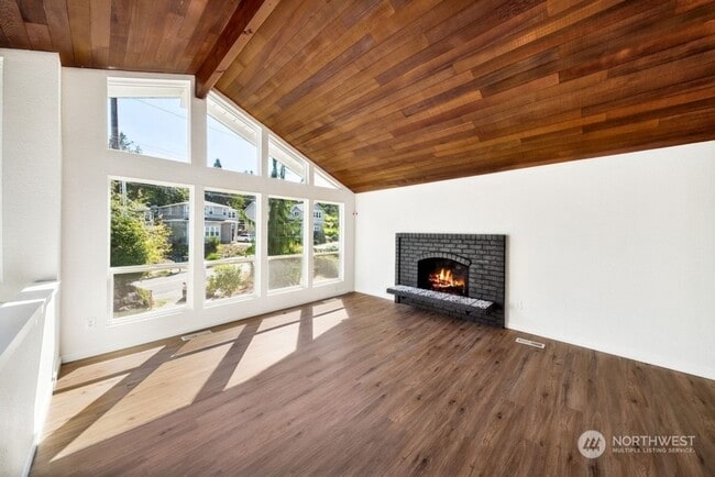 Building Photo - Private 4 bedroom home with RV and boat pa...