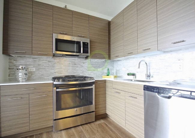 Building Photo - 331 W Chestnut St