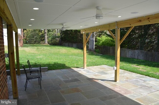 Foto del edificio - 9012 Paddock Ln