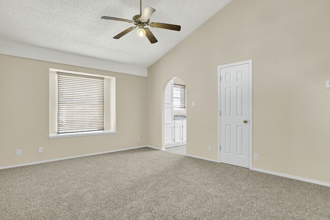 Building Photo - Eastside 2 Bedroom 2 Bath