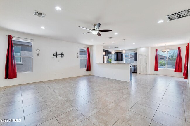 Building Photo - 2117 E Aire Libre Ave