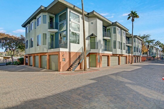Foto del edificio - Pavilions on Central Apartments