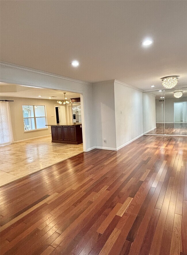 Foto del edificio - 729 Camelot Ln