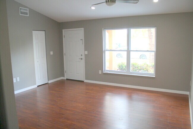 Foto del edificio - Beautifully Updated 2 bed 2 bath in  Seven Springs
