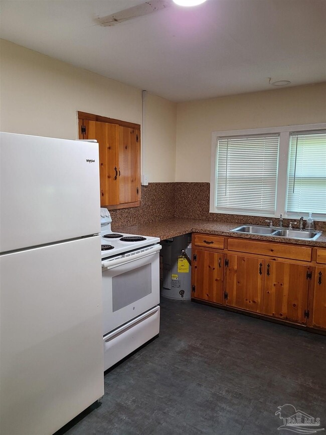 Building Photo - 4421 Bellview Ave