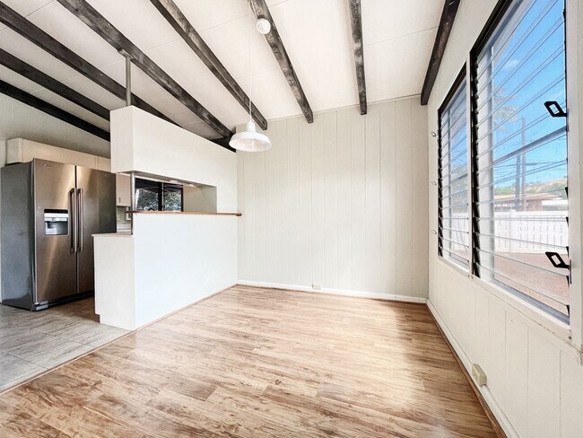 Foto del edificio - Pet Friendly Kailua House Backing to Canal