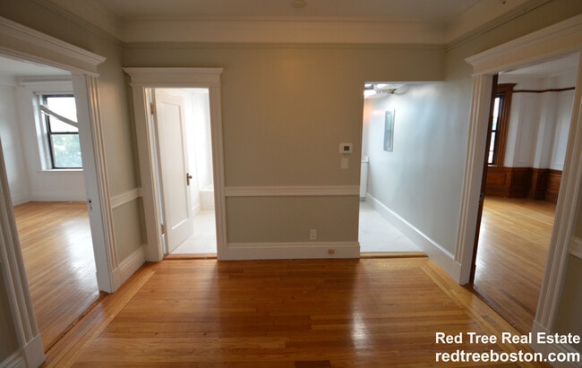 Building Photo - 464 Commonwealth Ave