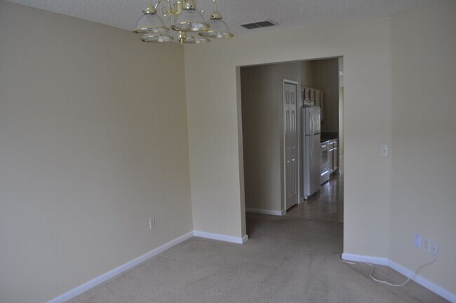 Building Photo - 4 Bedroom in Indian Trails!