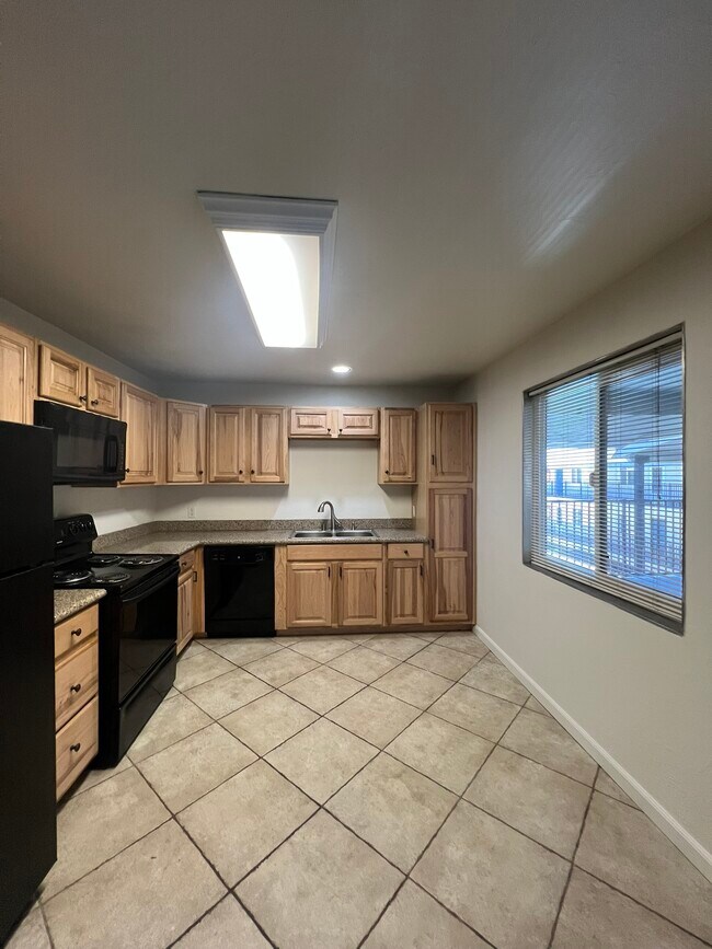 Building Photo - 3344 Sandy Way