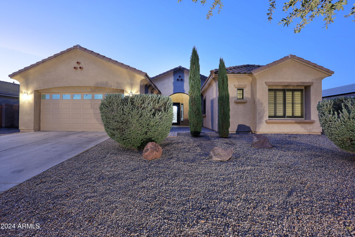 Primary Photo - 2984 E Coconino Dr