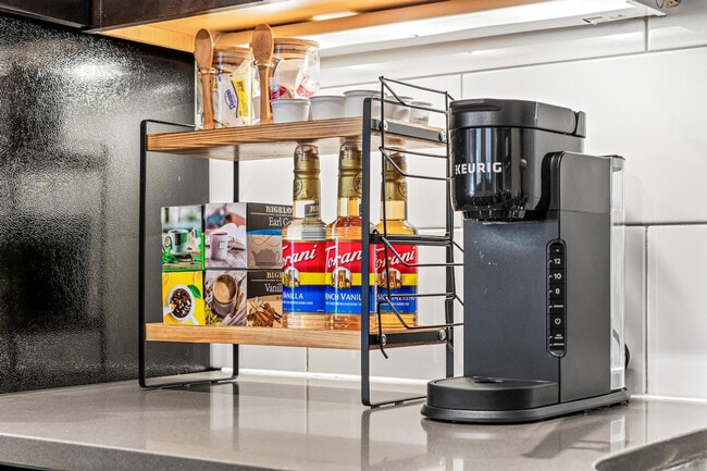 Building Photo - 301 N 7th Ave