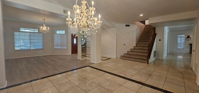 Building Photo - 7229 Ojai Dr
