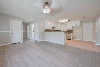 Building Photo - 210 N Shirley Ln