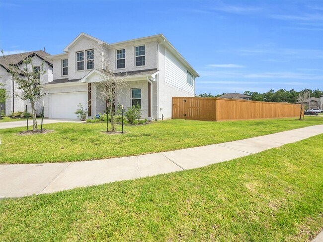 Foto del edificio - 15100 Crown Mnr Dr