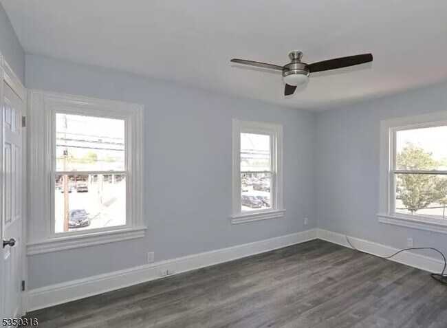 Foto del edificio - 321 South Ave