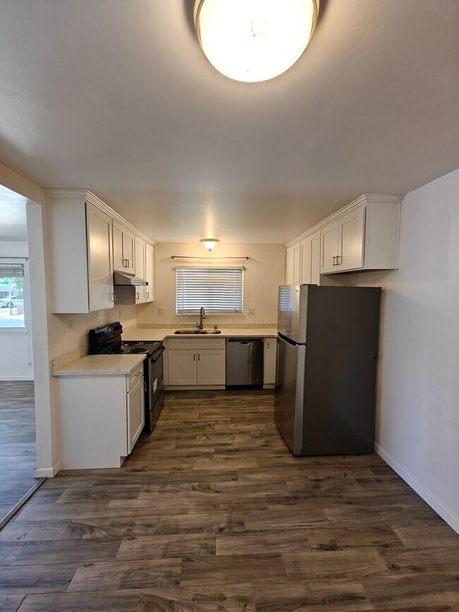 Building Photo - 3480-3482 Brookdale Dr