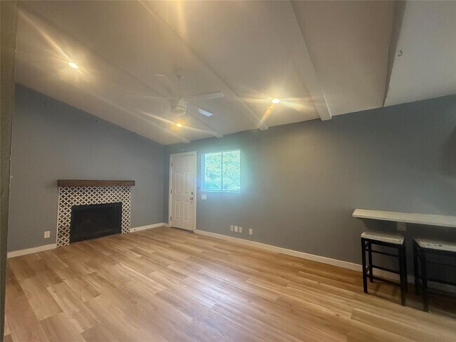 Building Photo - 1700 Royal Hill Dr
