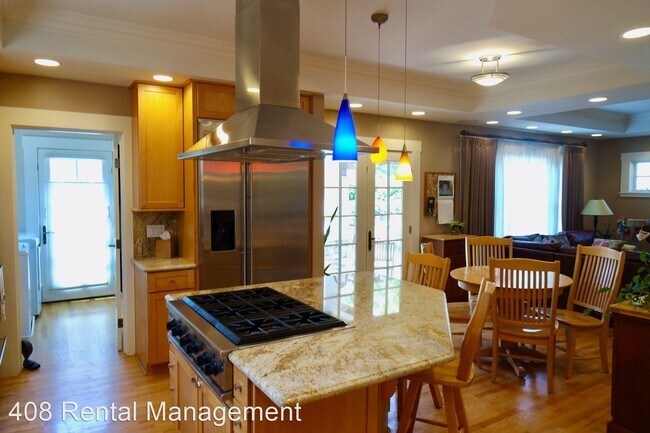 Building Photo - 4 br, 2.5 bath House - 619 Chapman Street