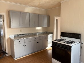 Building Photo - 15 Riggs St