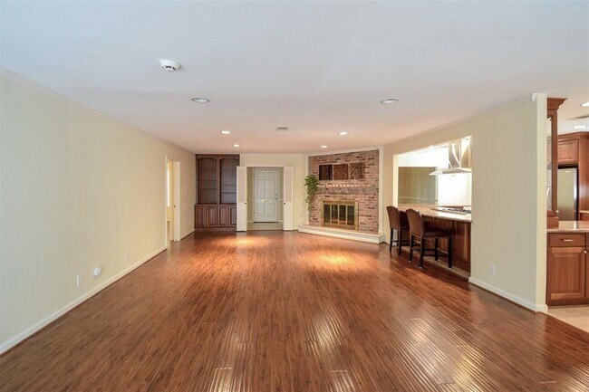 Foto del edificio - 12418 Perthshire Rd