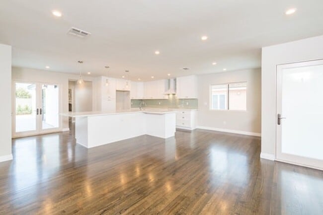 Building Photo - Charming Liberty Village home- 3BD, 2Ba- Available on 5/15