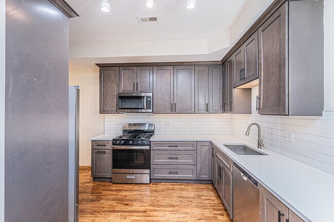 Foto del edificio - 2423 W Madison St