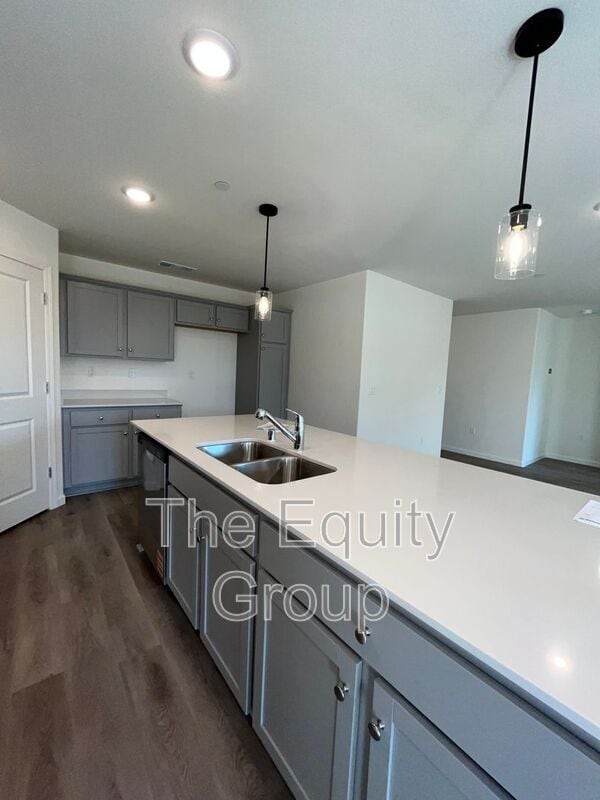 Foto del edificio - 7039 W Wren Ave