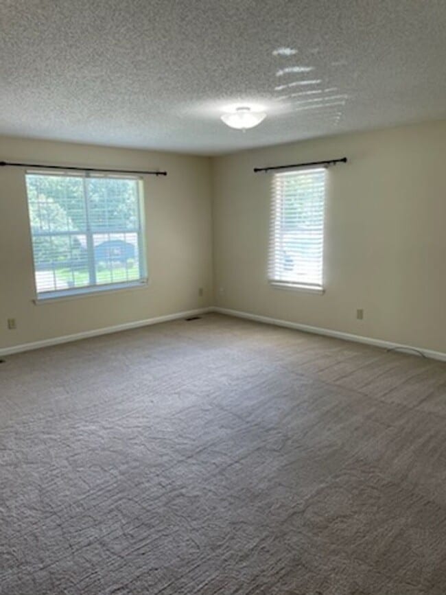 Building Photo - SINGLE FAMILY HOME