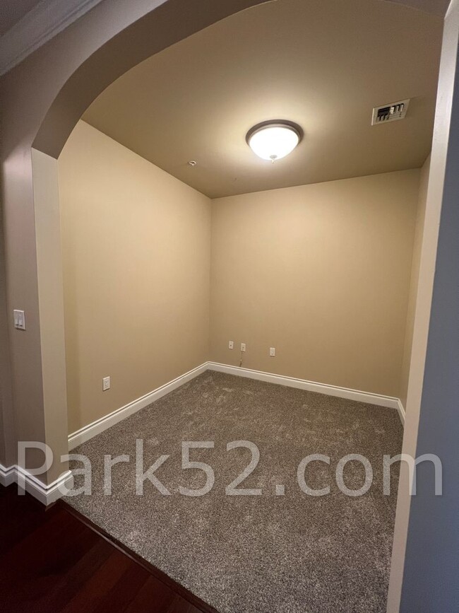 Foto del edificio - $250 Off First Full Month!  1 Bed 1.5 Bath...