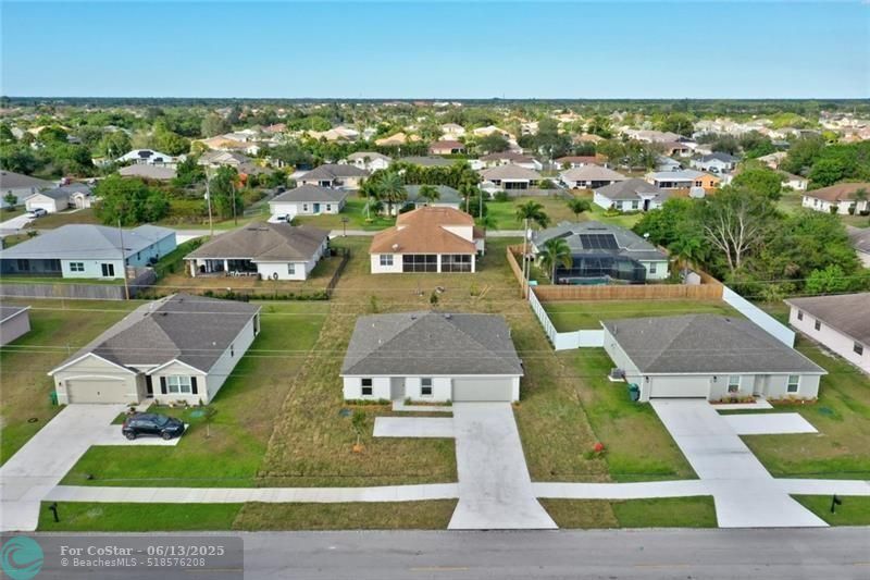 Primary Photo - 555 SW Paar Dr