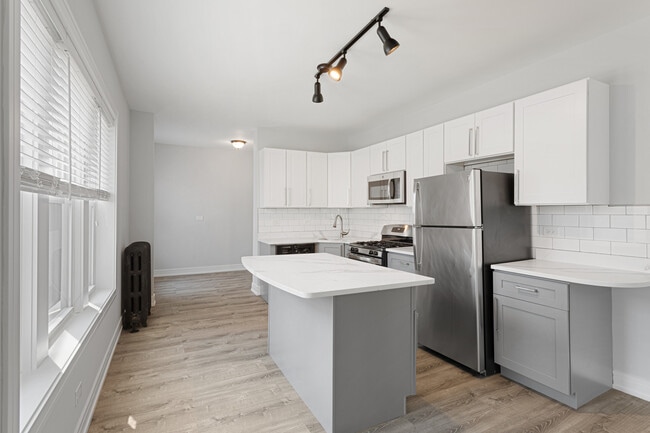 Building Photo - 6942 N Wolcott Ave