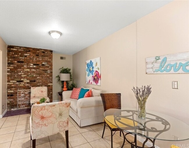 Building Photo - 1702 Larkspur Dr