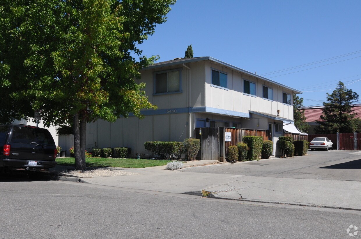 Building Photo - 5440 Dellwood Way