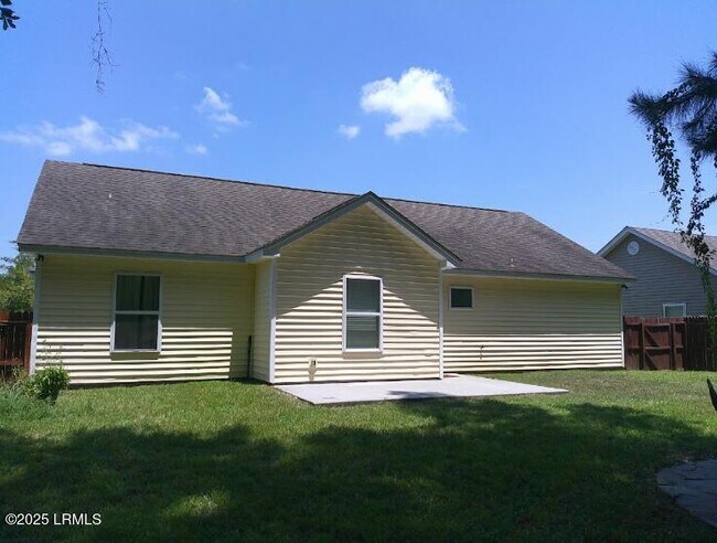 Foto del edificio - 39 Wintergreen Dr