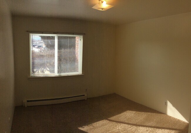 Building Photo - Open Concept Apartment near Table Mesa