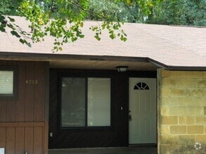 Building Photo - 4703 SW 67th Terrace