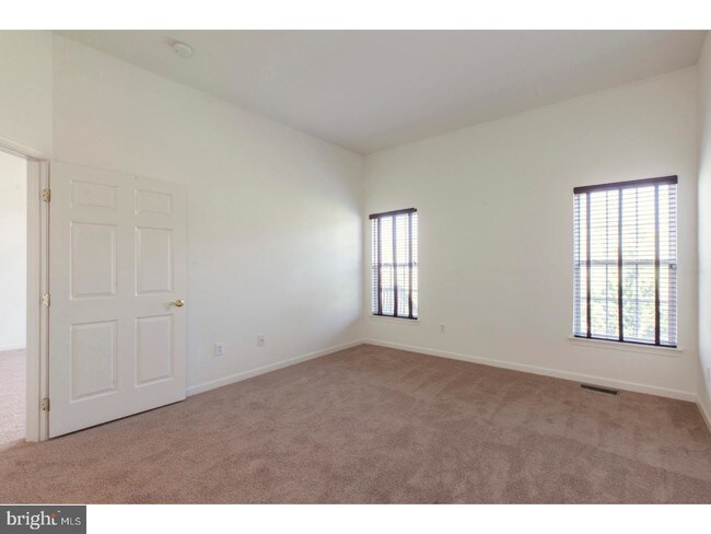 Building Photo - 381 Sun Blvd