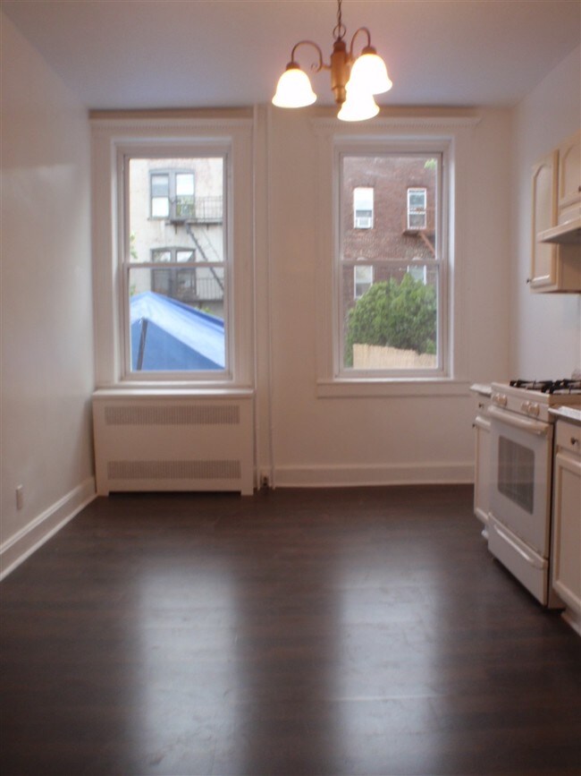 Building Photo - 323 57th St