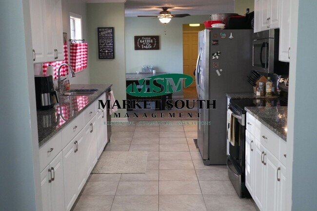 Foto del edificio - CUTE AND COZY THREE BEDROOM -AVAILABLE BY APPOINTMENT ONLY PRIOR TO 01/01/2026