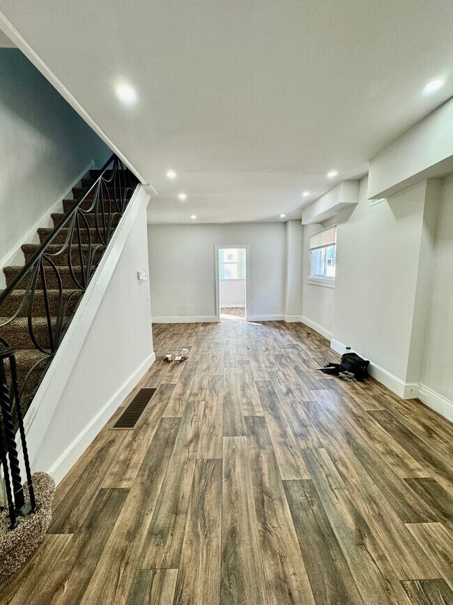 Building Photo - Updated 3bd/1ba Frankford Home Available NOW!