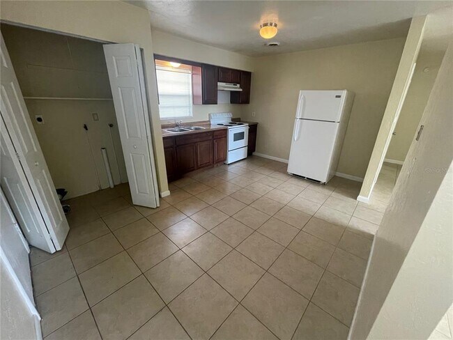 Foto del edificio - 1701 NW 70th St