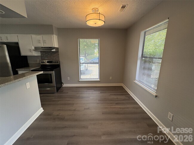 Foto del edificio - 3600 Cobbleridge Dr