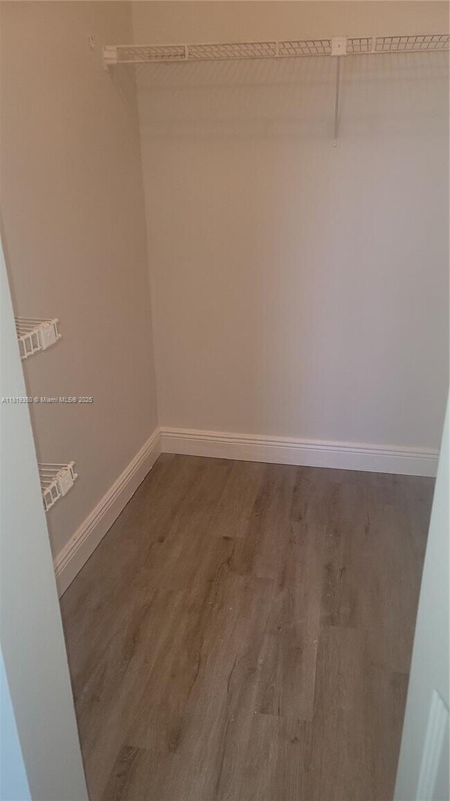 Foto del edificio - 6091 NW 61st Ave
