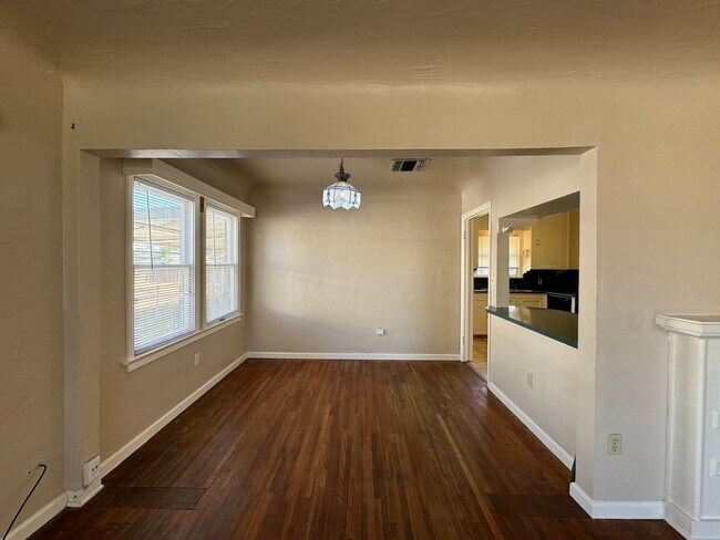 Foto del edificio - Charming North Bakersfield home!