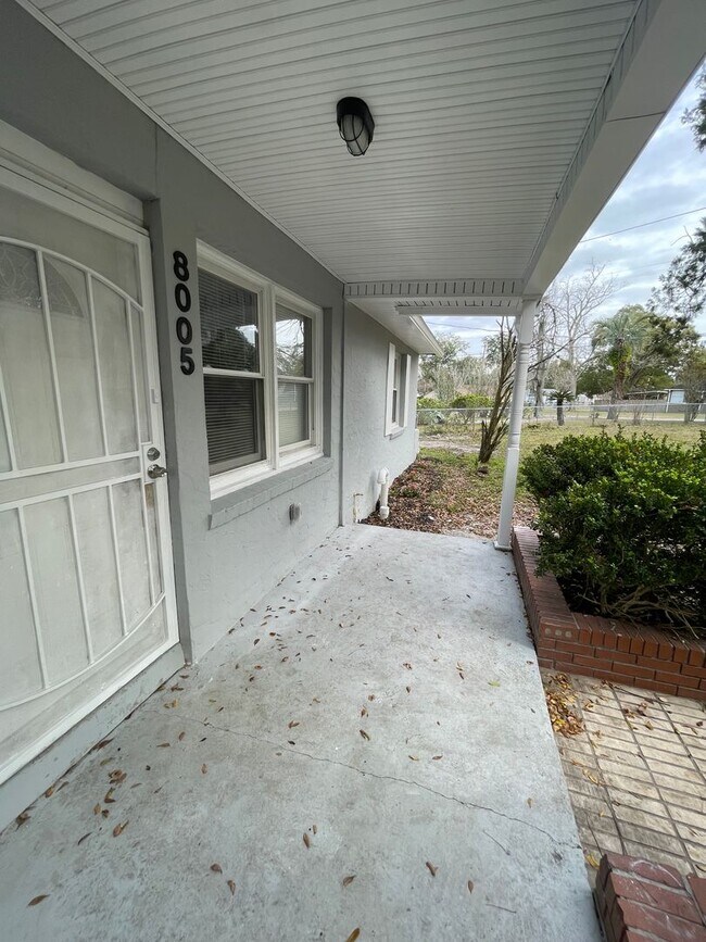 Building Photo - Lake Forest 3/2 Single Family home Availab...