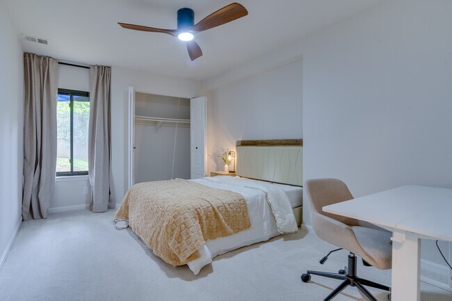 Foto del edificio - 7917 Schuyler Ct