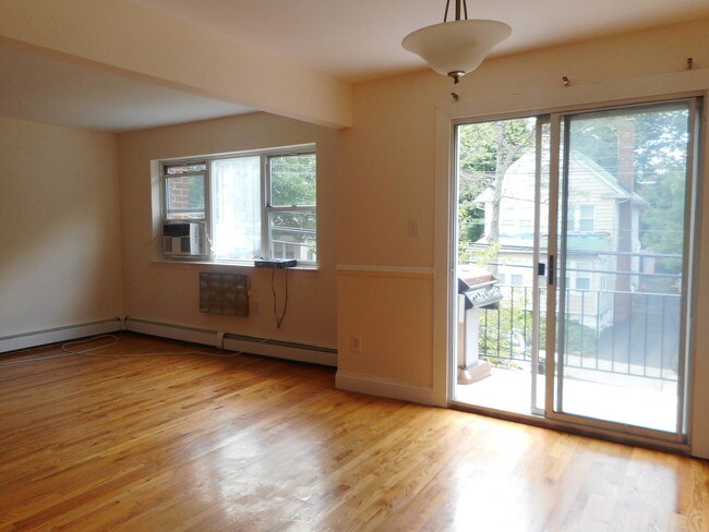 Building Photo - 222 E 235th St