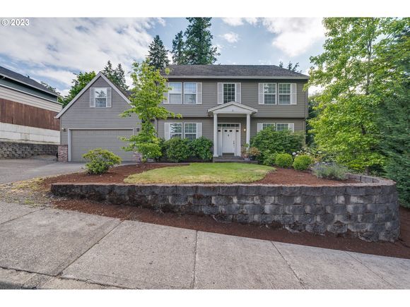 Front yard - 16655 SE Kingsridge Ct