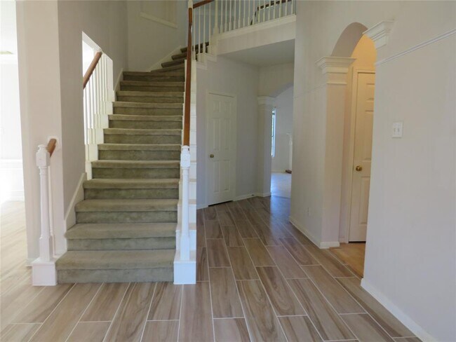 Building Photo - 2302 Plantation Bend Dr