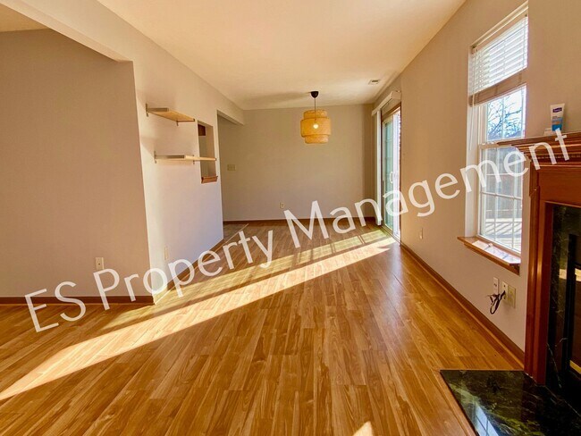 Foto del edificio - Great 3 Bedroom 2.5 Bathroom Two Story Hom...